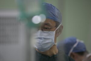 Dr Ngan performing the surgery 2